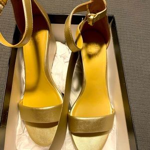Naturalizer gold shoes